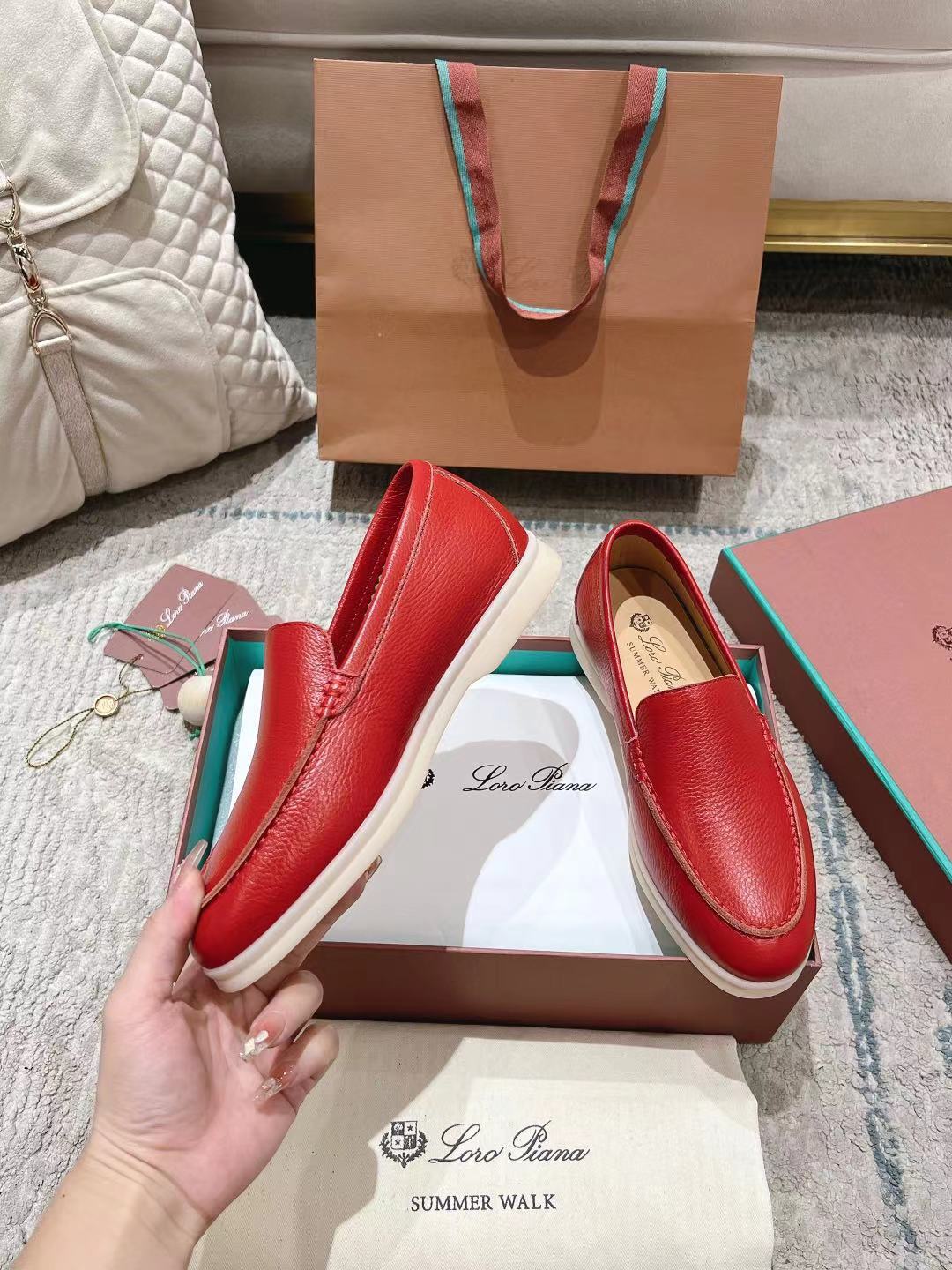 LP Summer Walk Red Grain Leather 664635