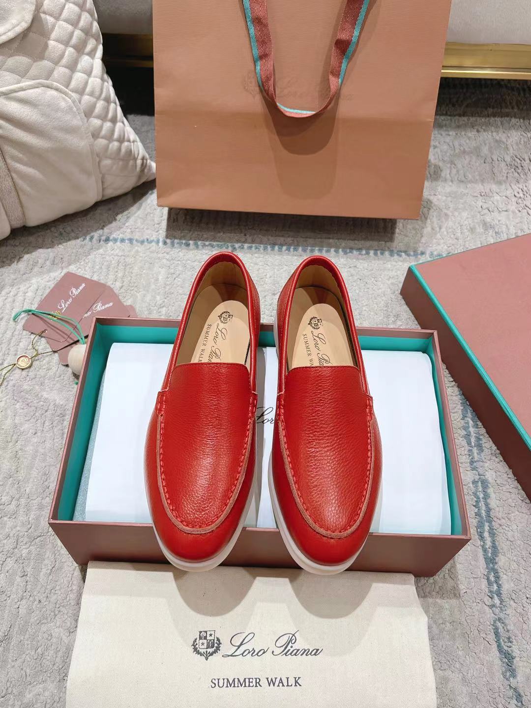 LP Summer Walk Red Grain Leather 664635