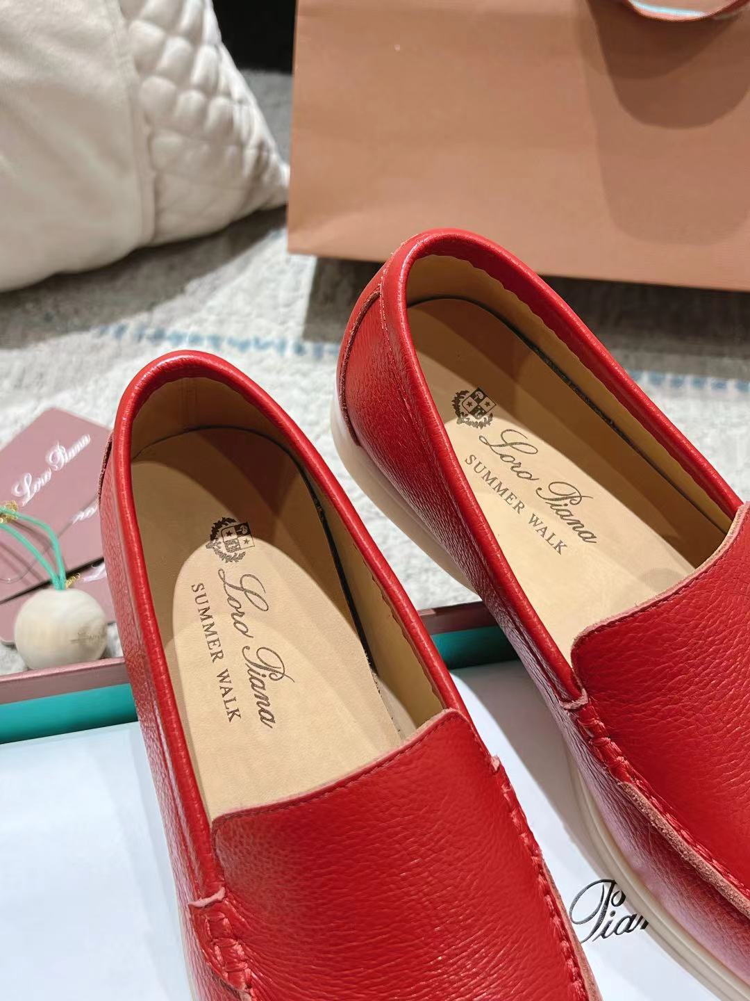 LP Summer Walk Red Grain Leather 664635