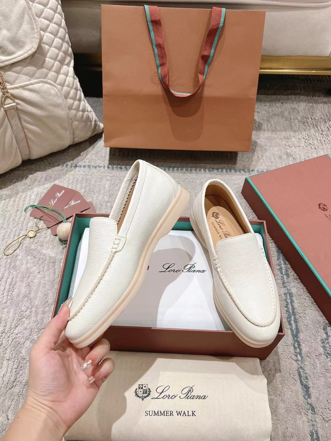 LP Summer Walk Ivory Grain Leather 664634