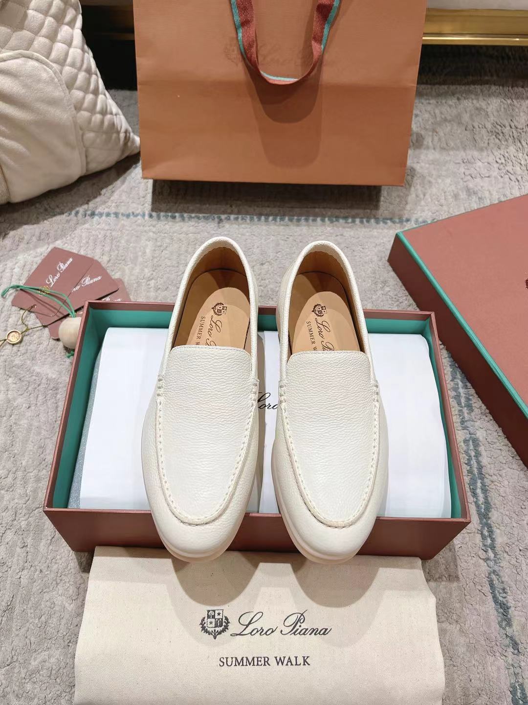 LP Summer Walk Ivory Grain Leather 664634