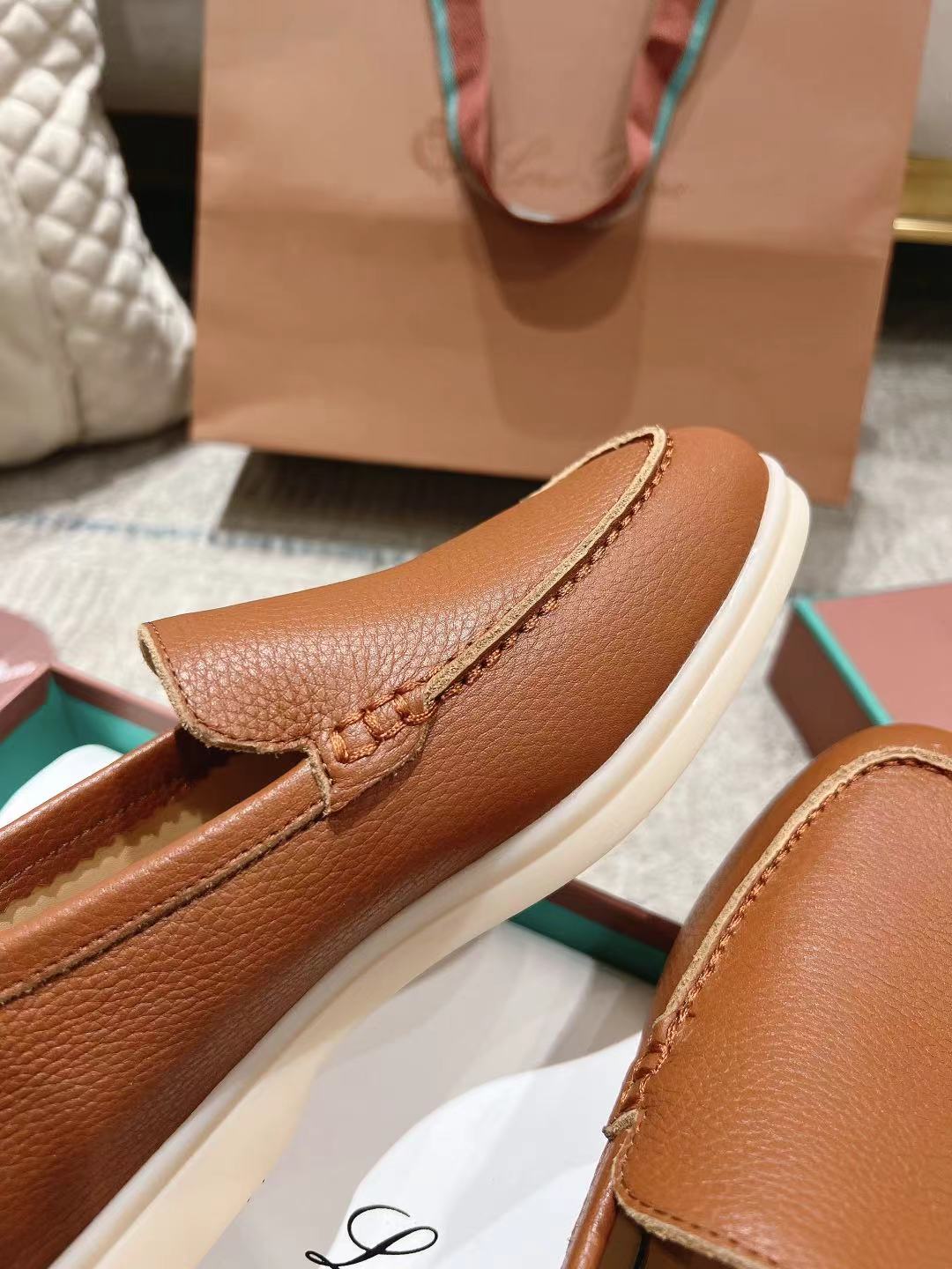 LP Summer Walk Brown Grain Leather 664633