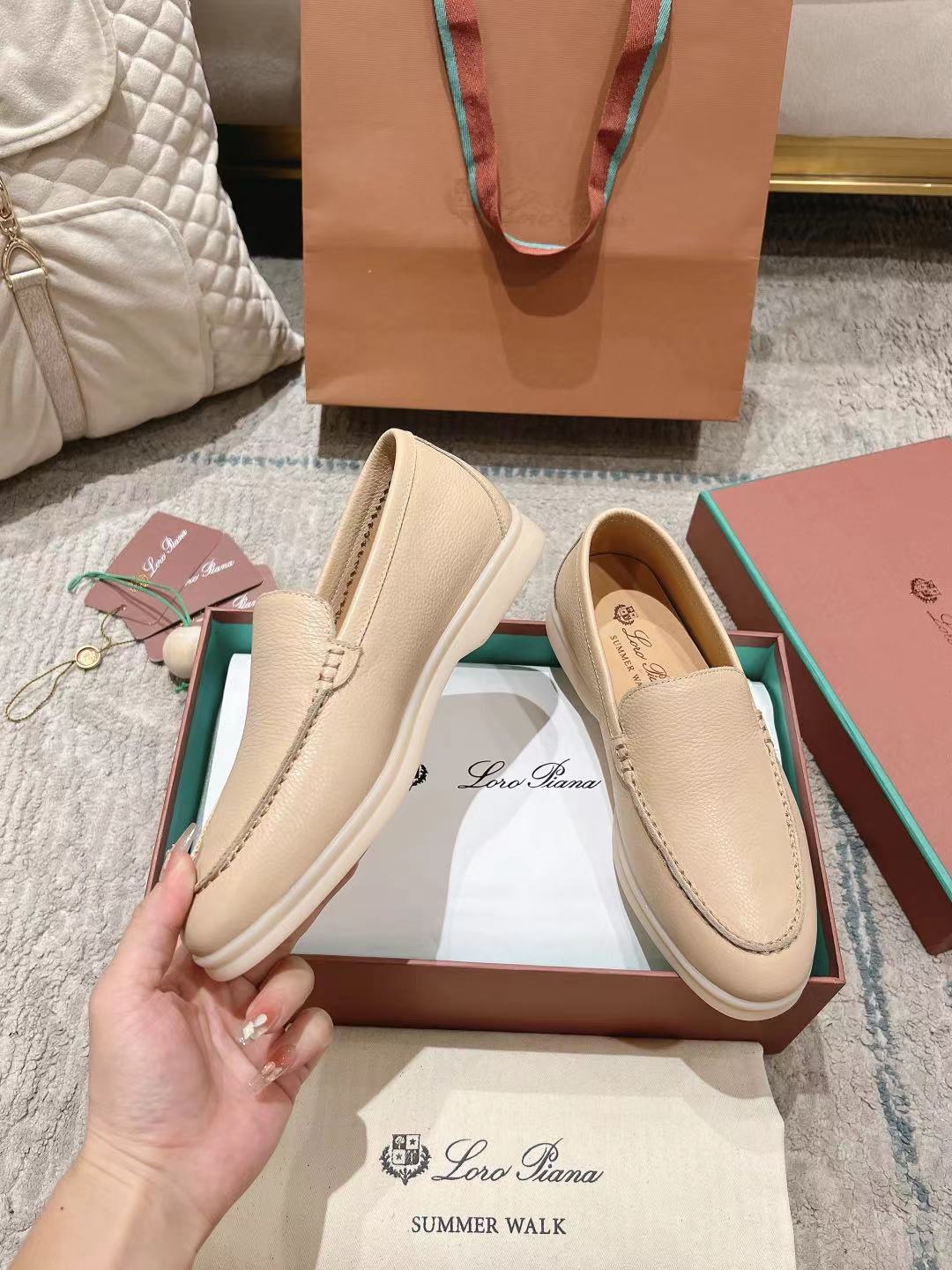 LP Summer Walk Beige Grain Leather 664632