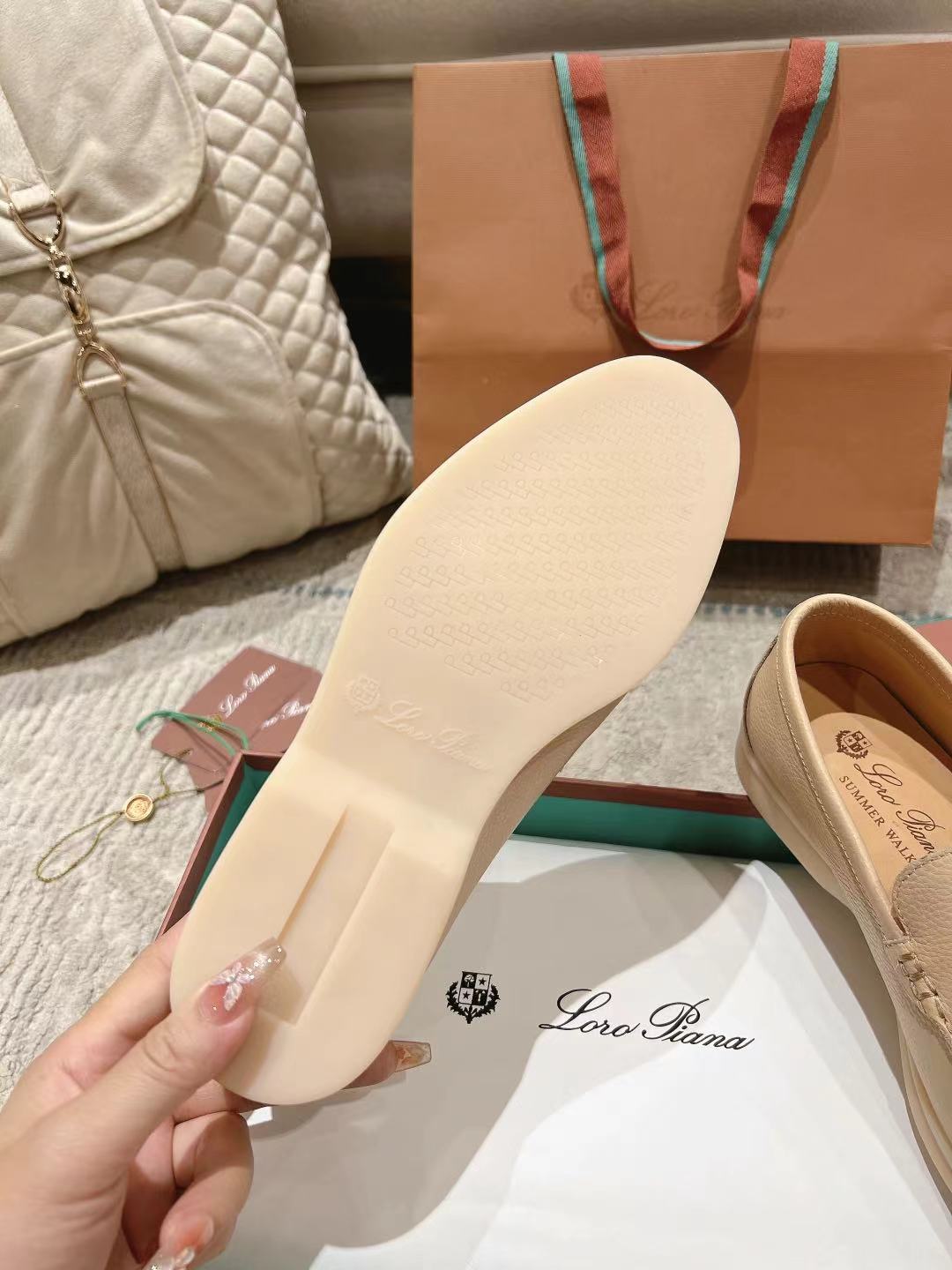 LP Summer Walk Beige Grain Leather 664632