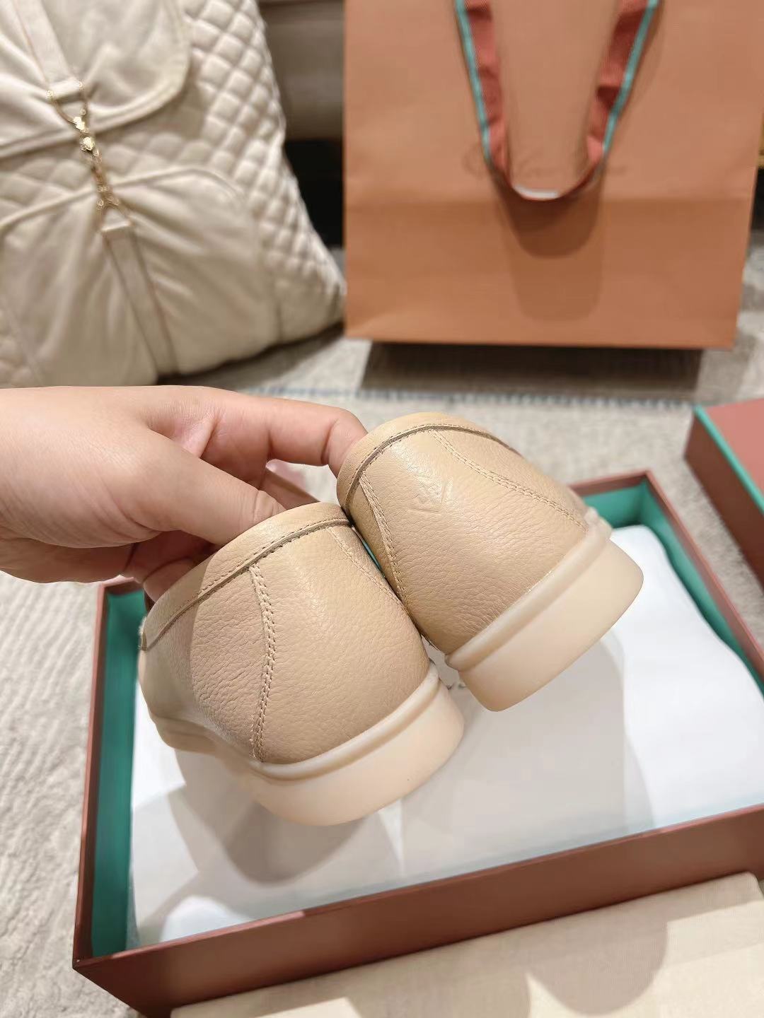 LP Summer Walk Beige Grain Leather 664632