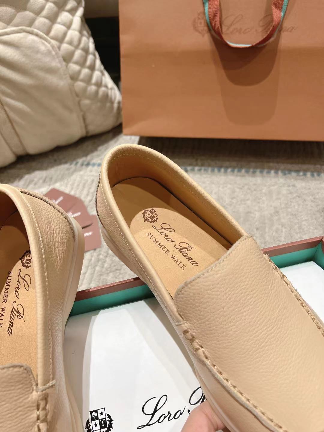 LP Summer Walk Beige Grain Leather 664632