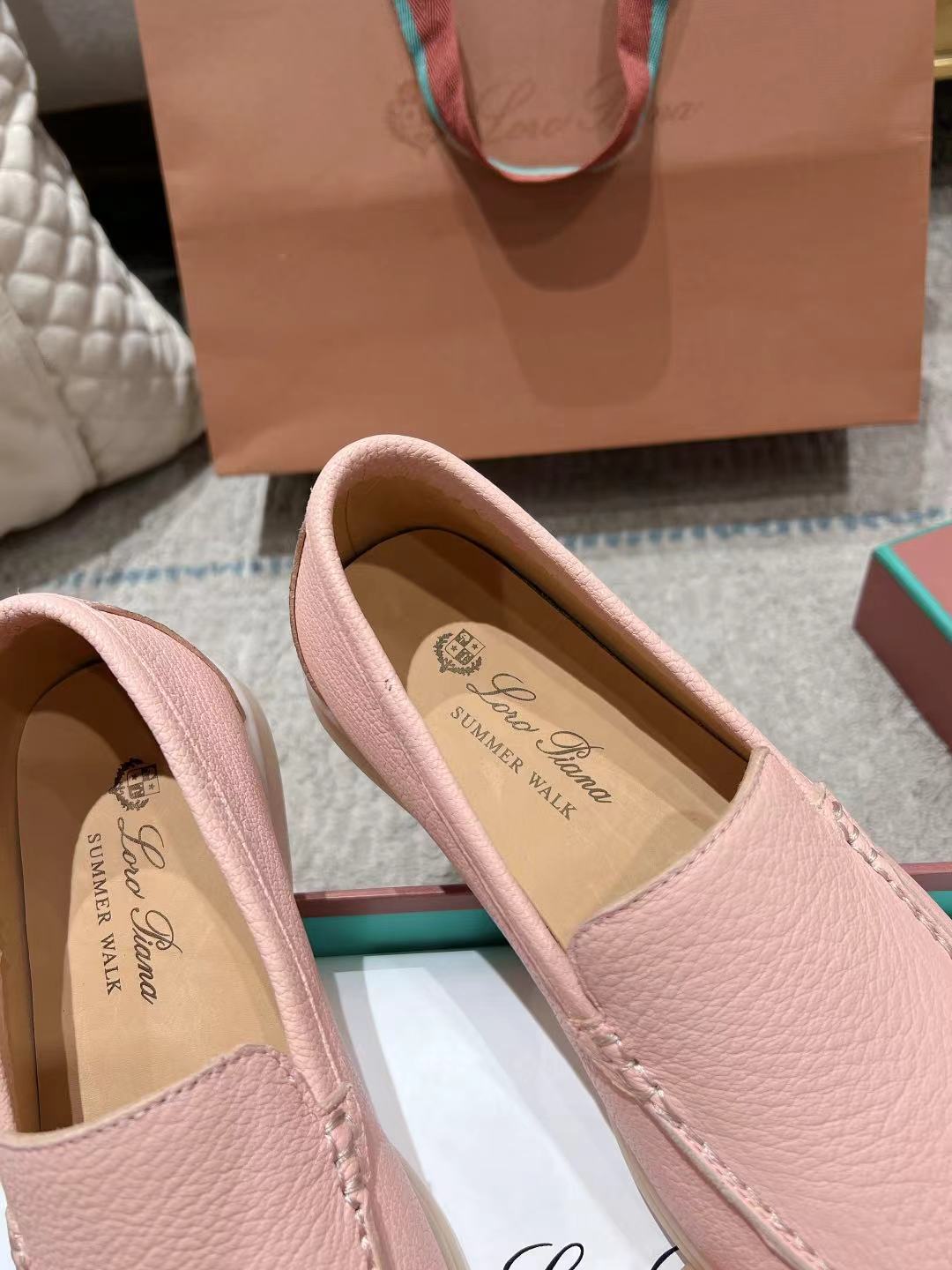 LP Summer Walk Light Pink Grain Leather 664631