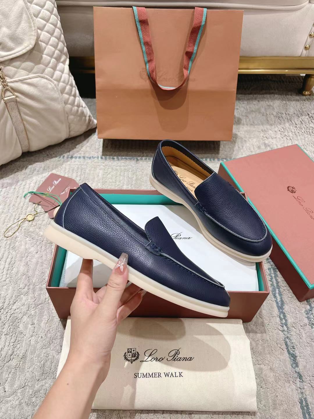 LP Summer Walk Dark Blue Grain Leather 664630