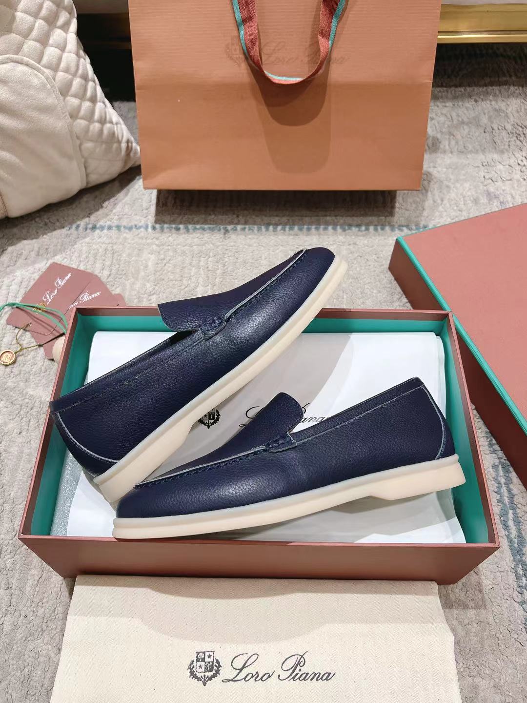LP Summer Walk Dark Blue Grain Leather 664630