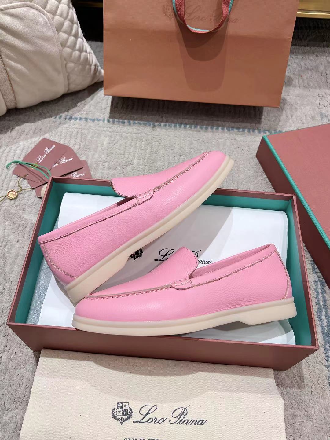 LP Summer Walk Pink Grain Leather 664629