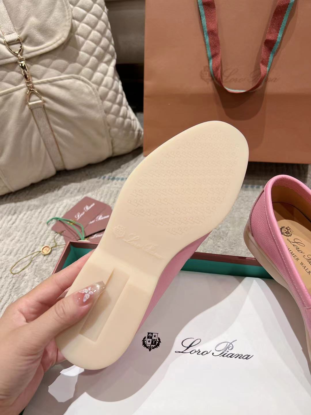 LP Summer Walk Pink Grain Leather 664629