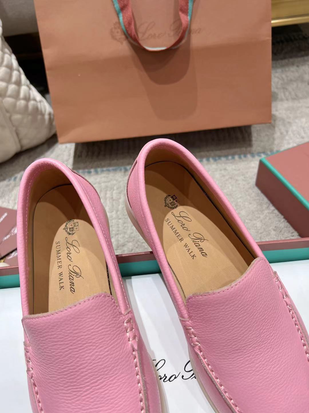 LP Summer Walk Pink Grain Leather 664629