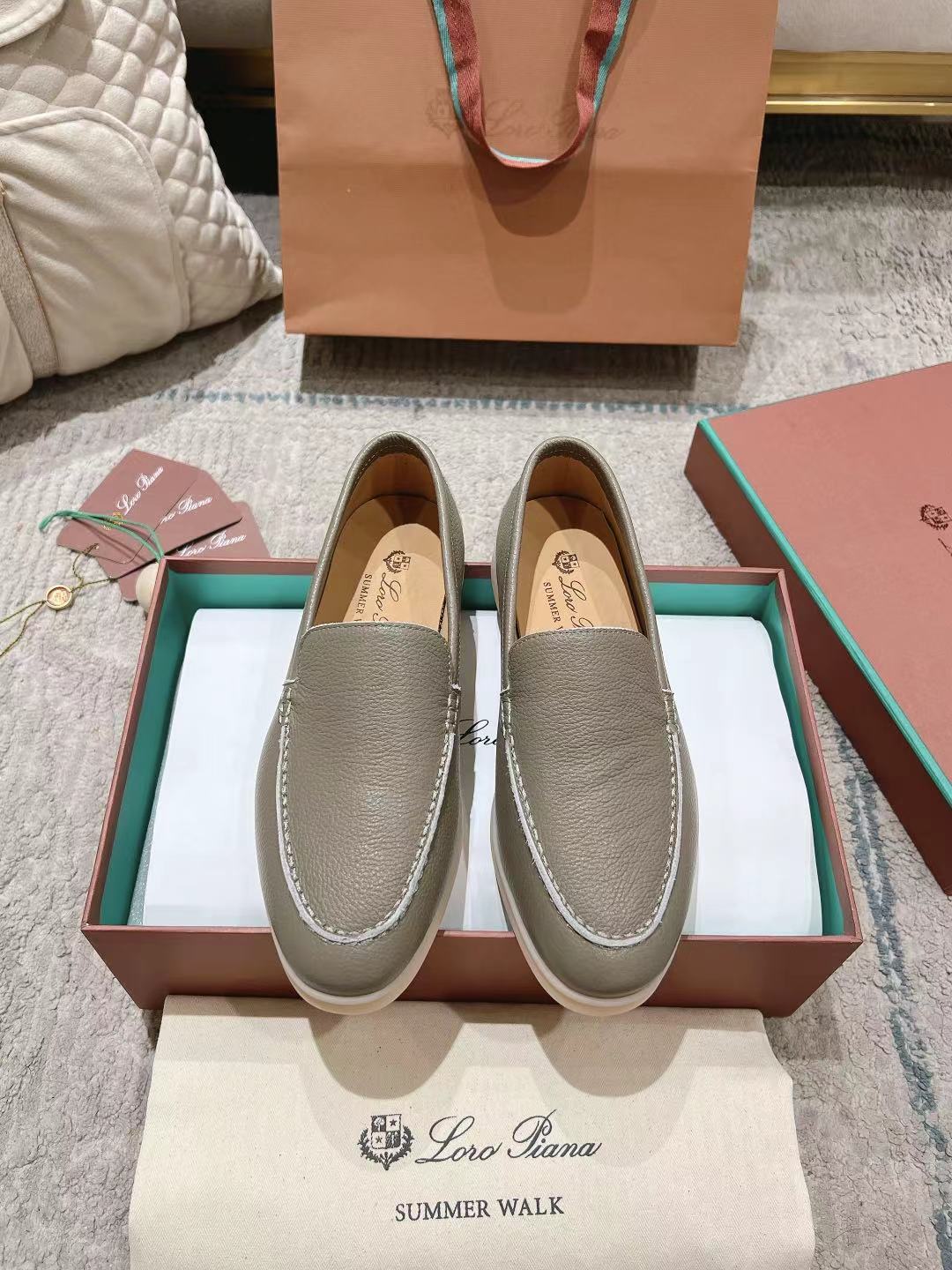 LP Summer Walk Light Etope Grain Leather 664628