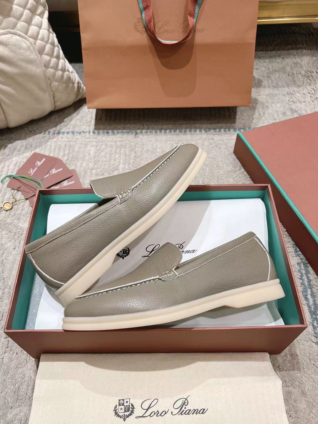 LP Summer Walk Light Etope Grain Leather 664628