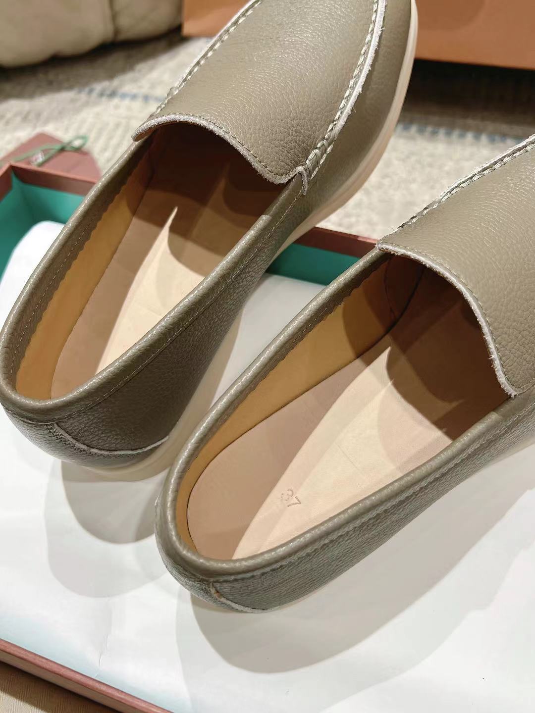 LP Summer Walk Light Etope Grain Leather 664628