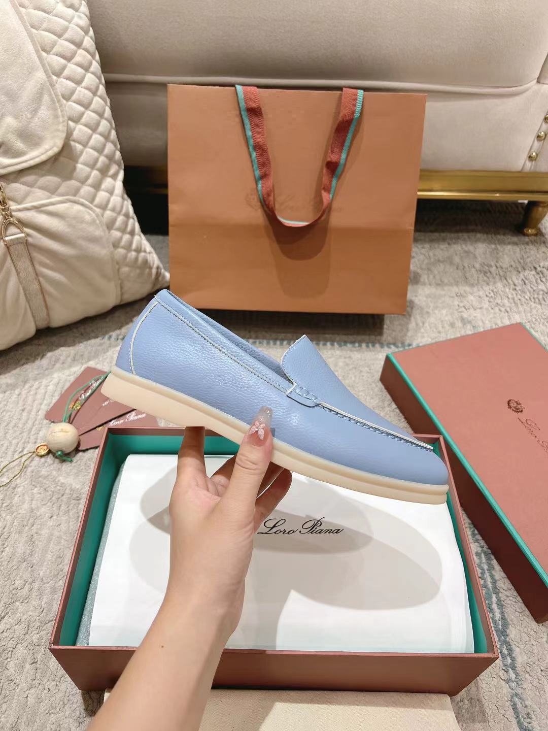 LP Summer Walk Light Blue Grain Leather 664628