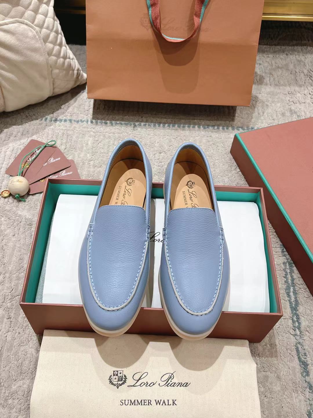 LP Summer Walk Light Blue Grain Leather 664628