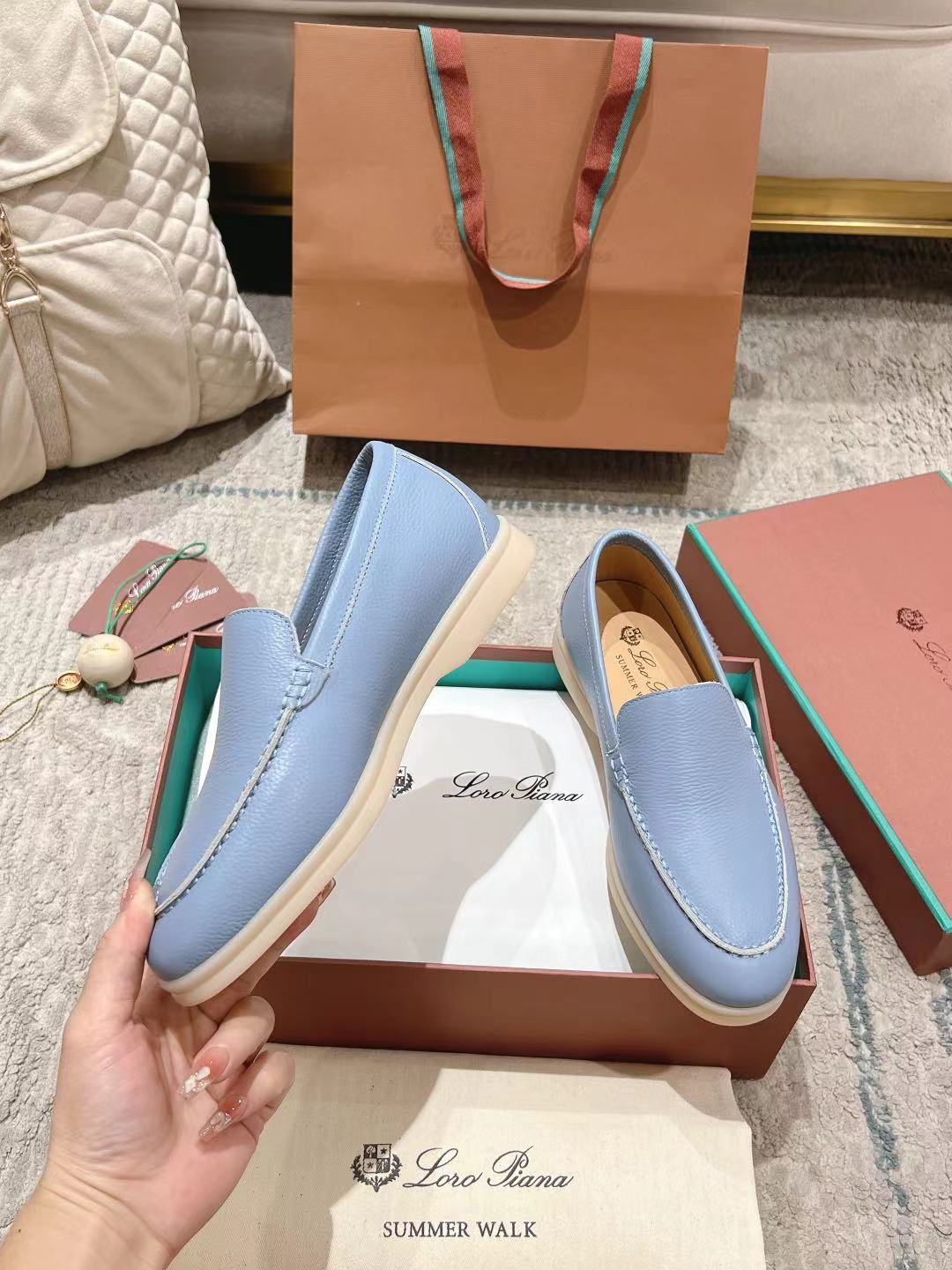 LP Summer Walk Light Blue Grain Leather 664628