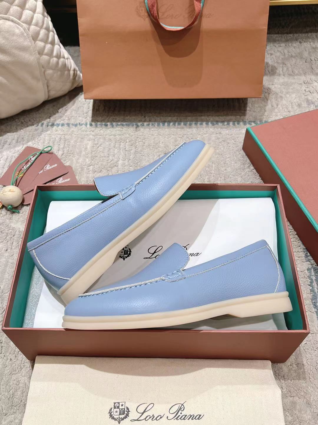 LP Summer Walk Light Blue Grain Leather 664628