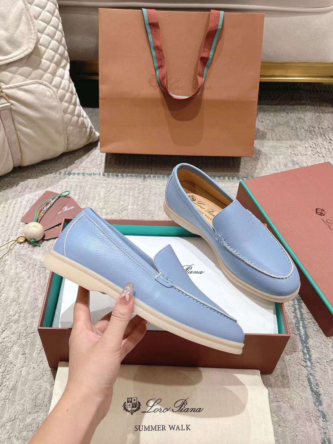 LP Summer Walk Light Blue Grain Leather 664628