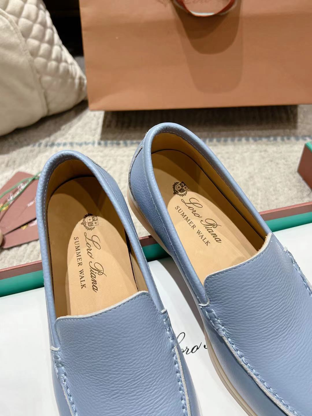 LP Summer Walk Light Blue Grain Leather 664628