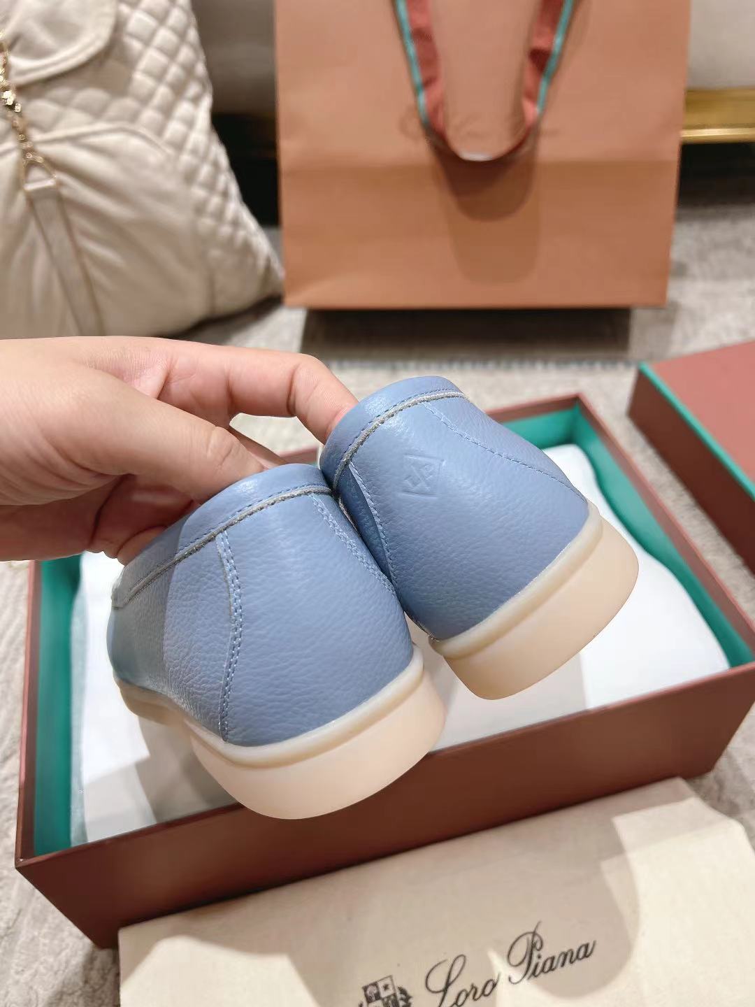 LP Summer Walk Light Blue Grain Leather 664628