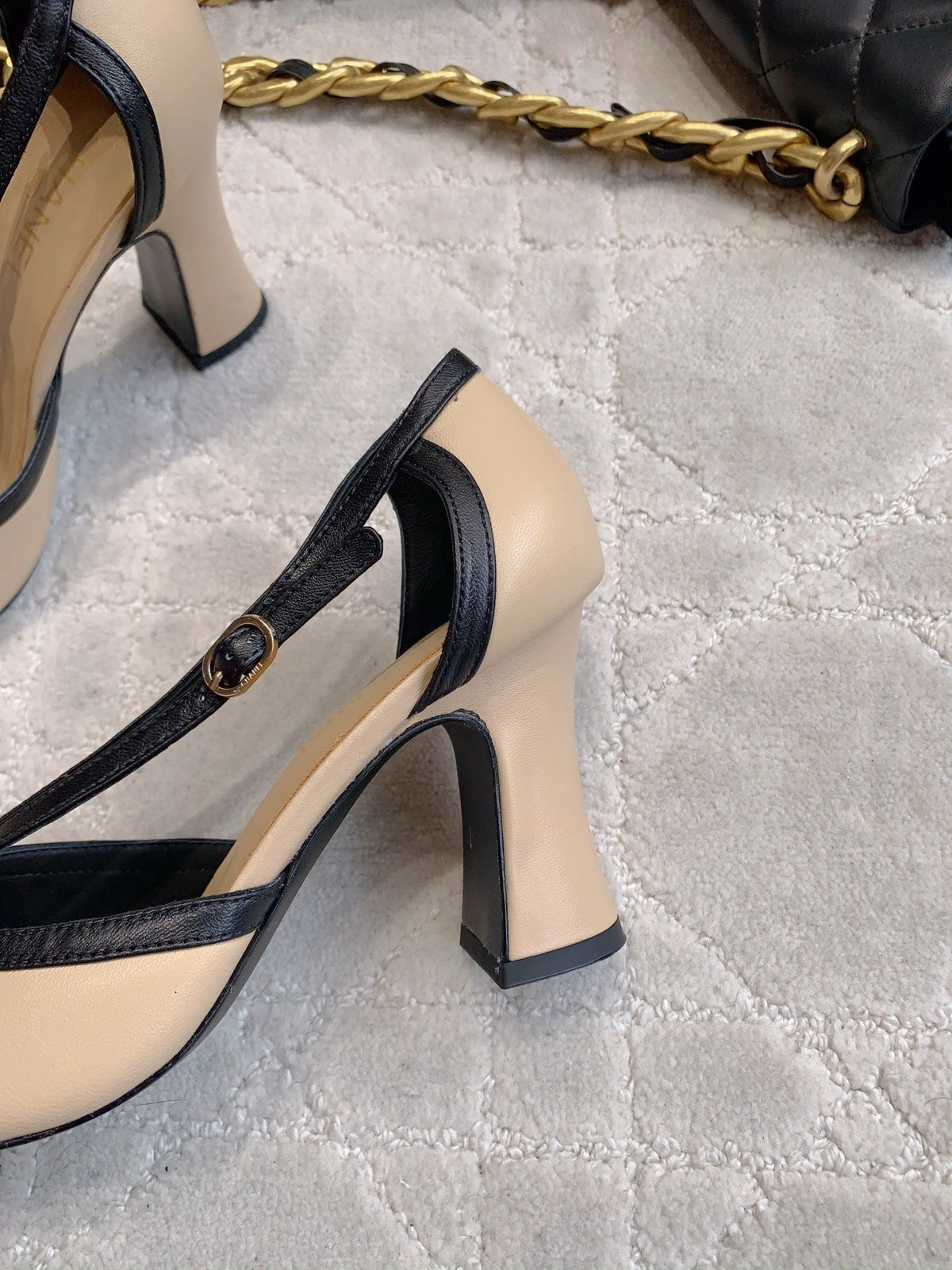 CC FW26 Square Cap Toe Slingback 8.5cm Black Beige Patent Leather 723689