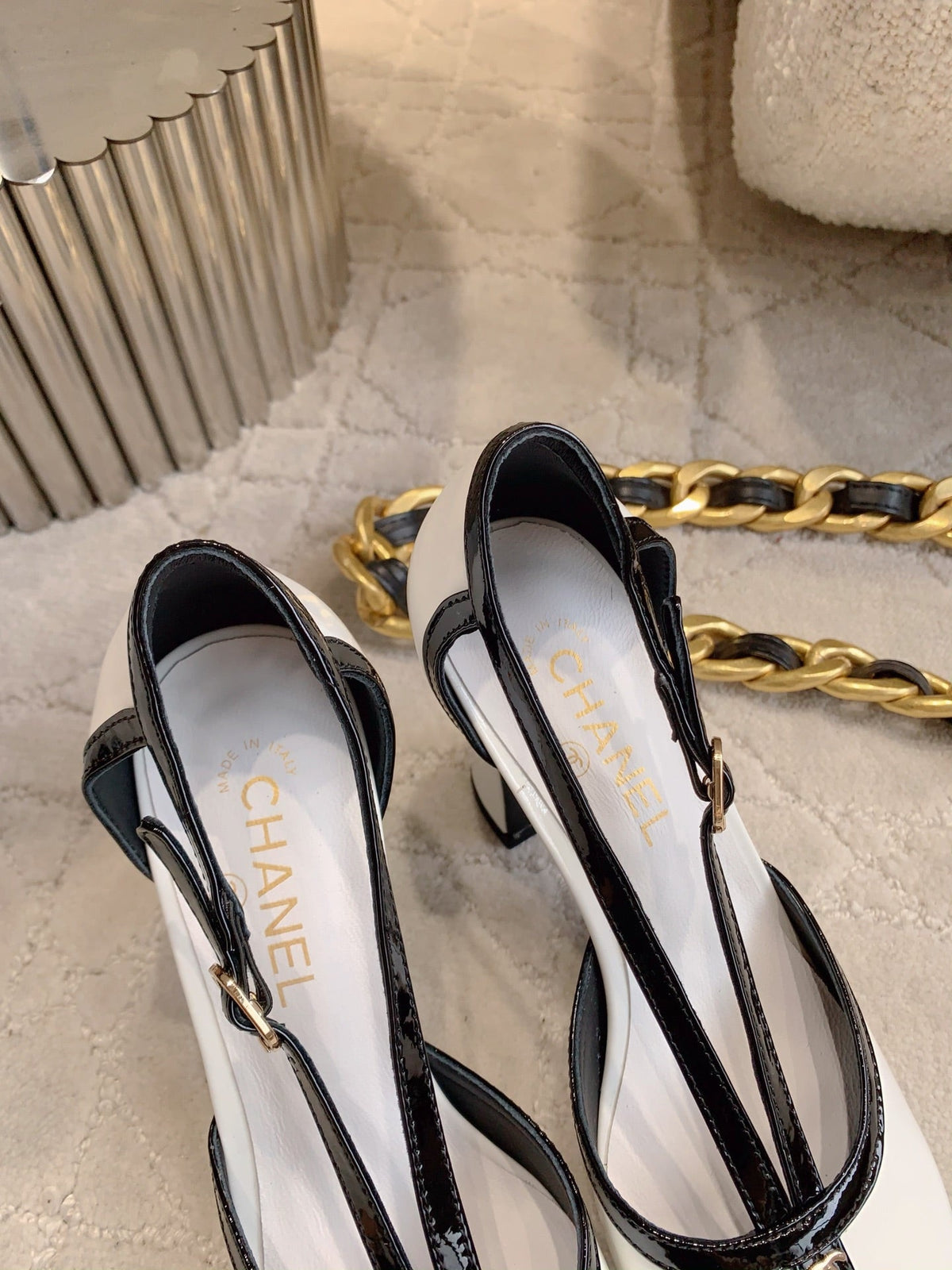 CC FW26 Square Cap Toe Slingback 8.5cm Black White Patent Leather 723690