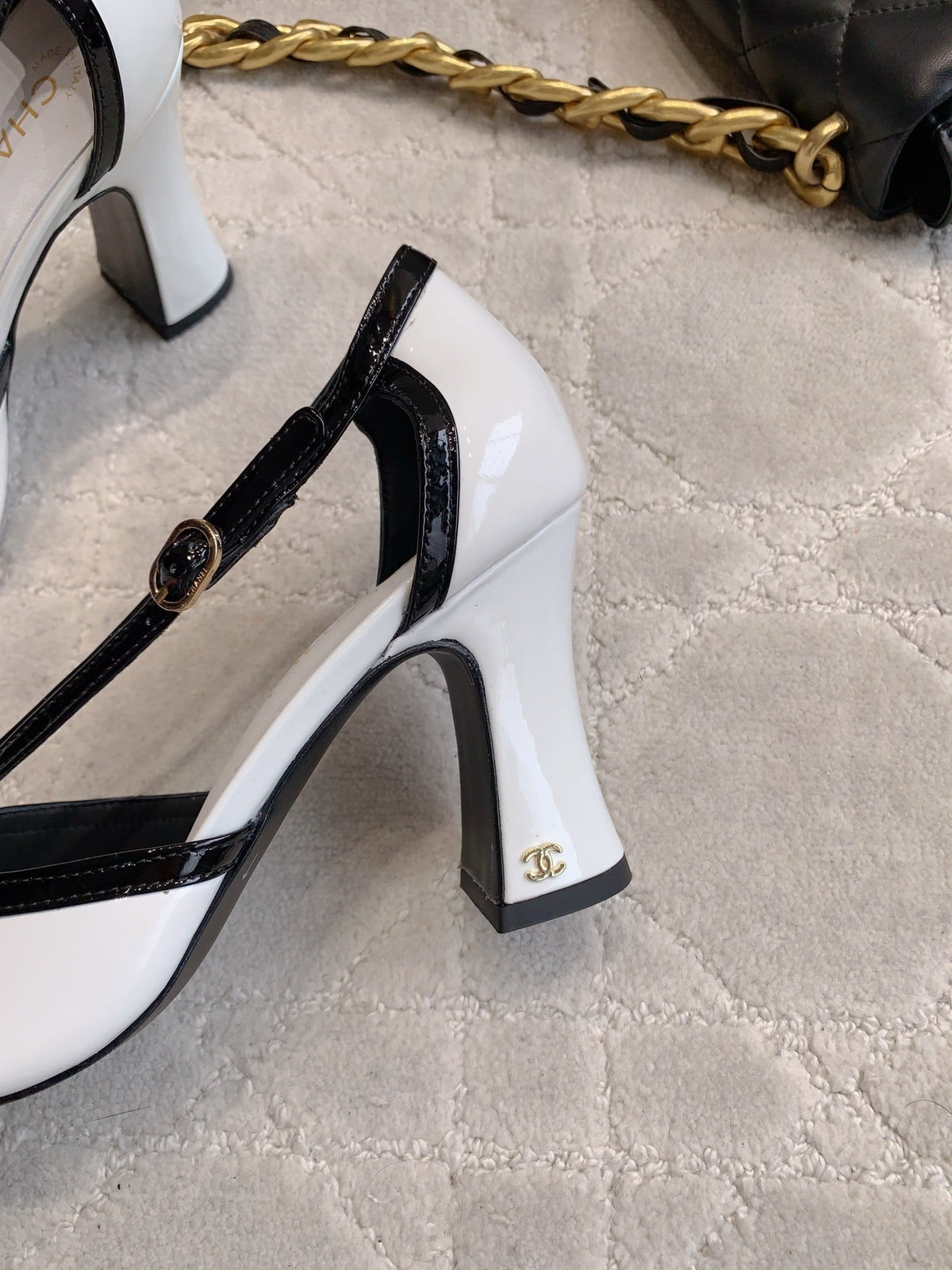 CC FW26 Square Cap Toe Slingback 8.5cm Black White Patent Leather 723690
