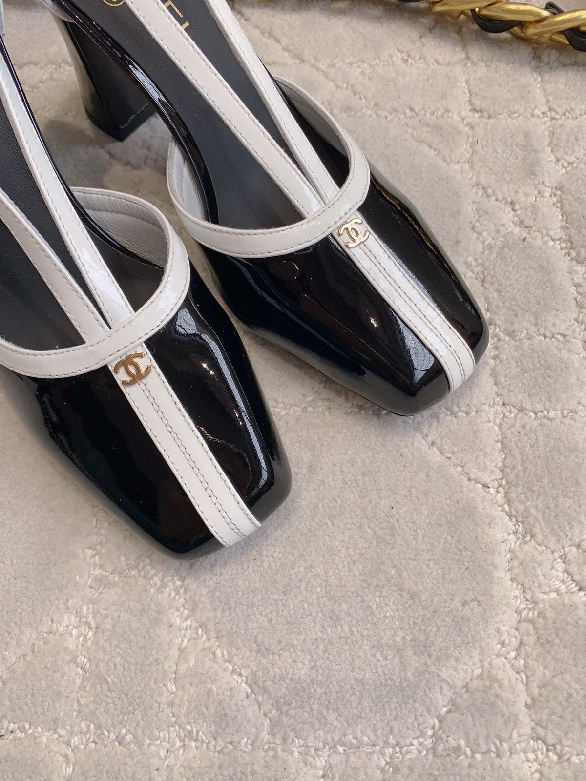CC 2026s Two-Tone Slingback 8.5cm Black White Patent Leather 723686