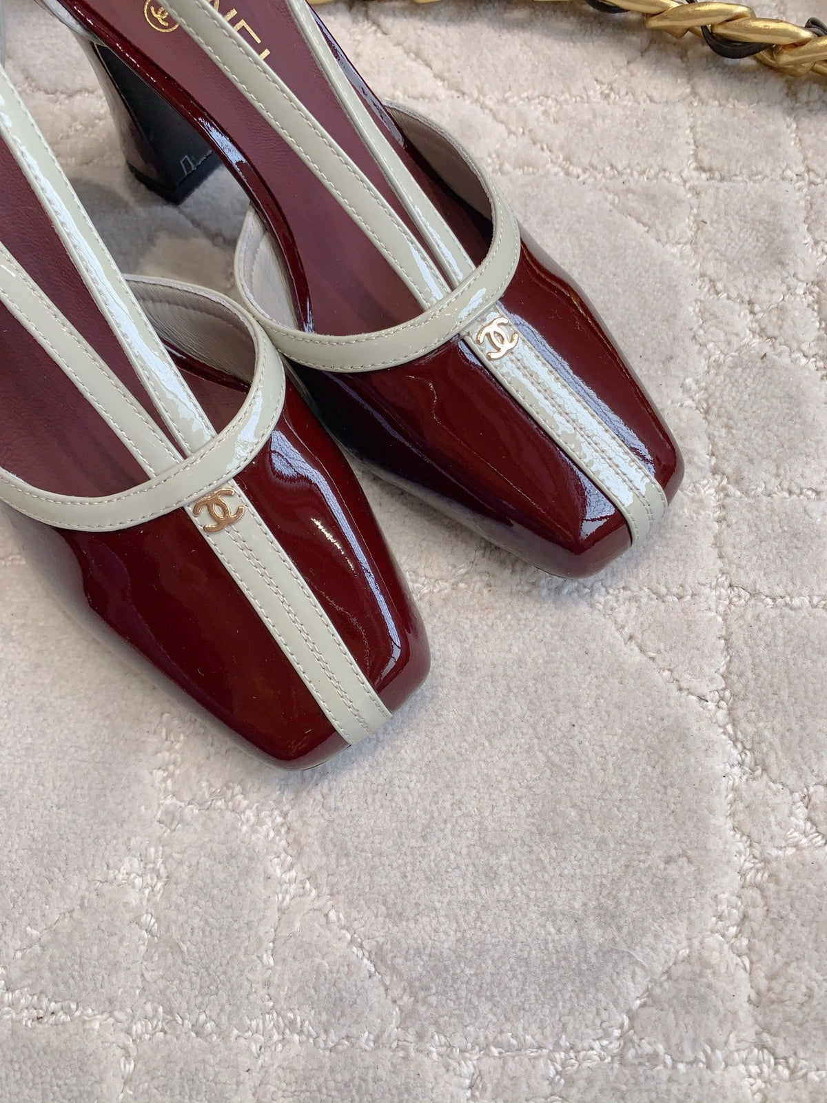 CC FW26 Square Cap Toe Slingback 8.5cm White Burgundy Patent Leather 723688