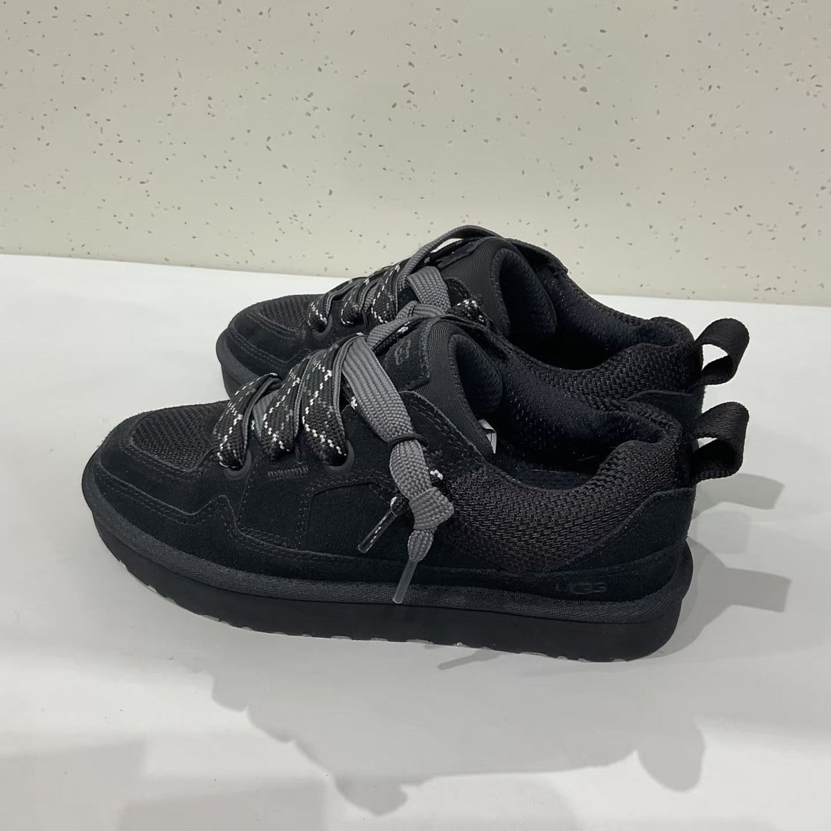 UGG Minimel Casual Sneakers Black Suede Mesh 664859