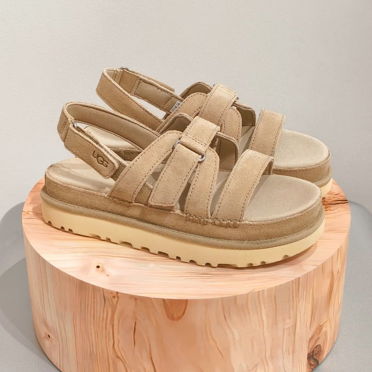 UGG Goldenstar Gleam Sandal Light Khahi Suede 664857