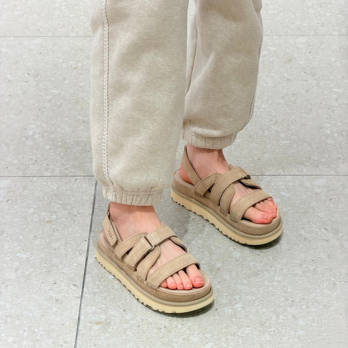 UGG Goldenstar Gleam Sandal Light Khahi Suede 664857