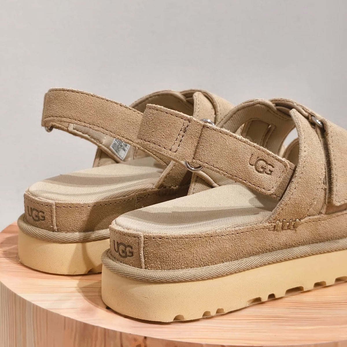 UGG Goldenstar Gleam Sandal Light Khahi Suede 664857