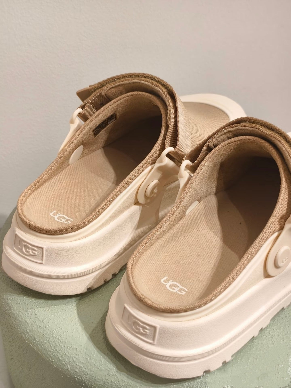 UGG Goldenglow Clog Light Khahi Ivory Canvas 664853