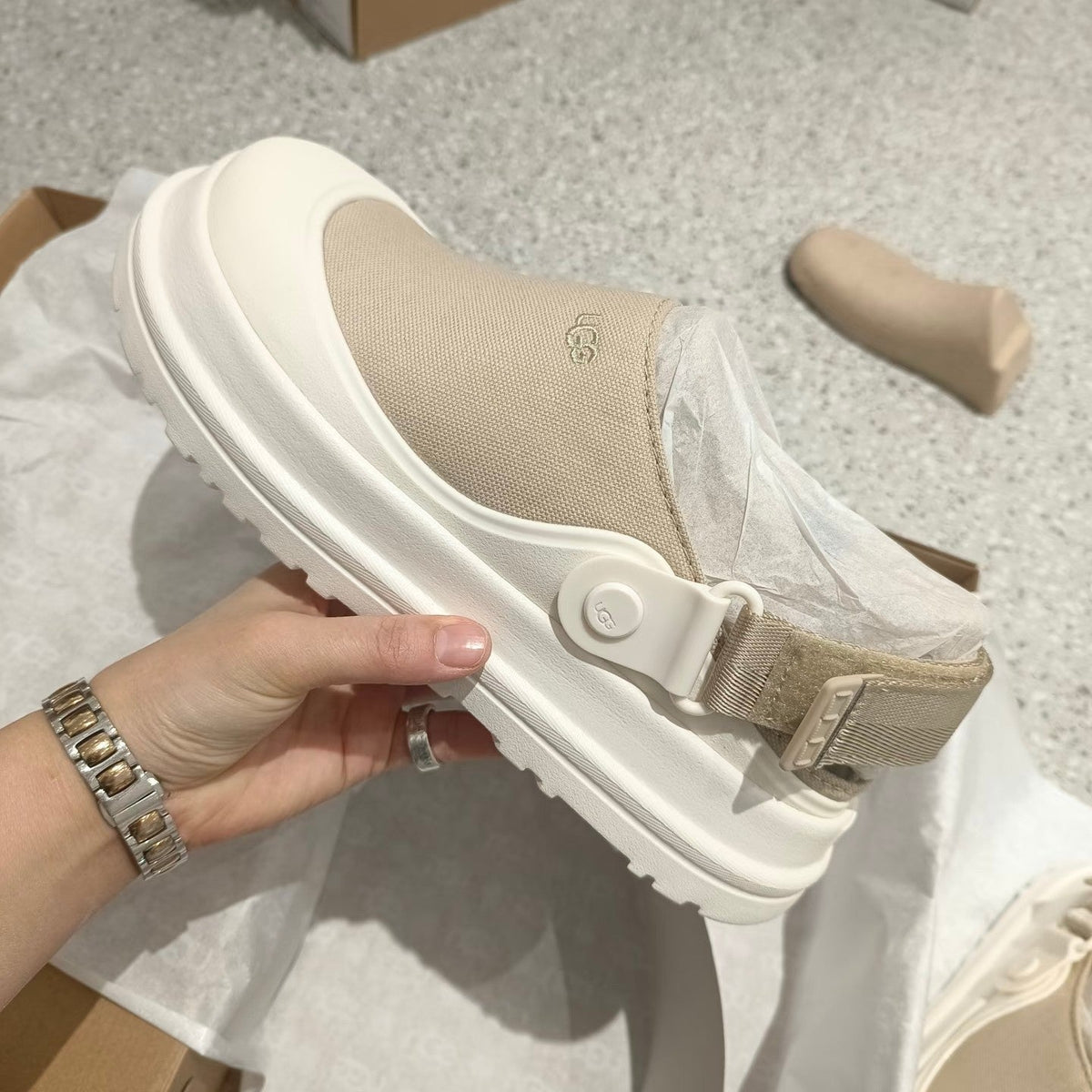 UGG Goldenglow Clog Light Khahi Ivory Canvas 664853
