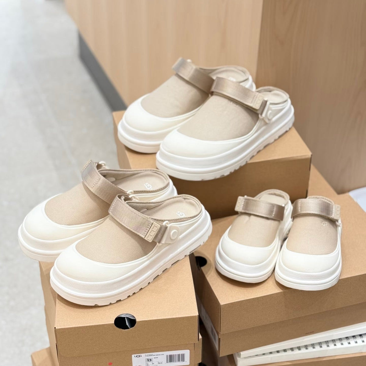 UGG Goldenglow Clog Light Khahi Ivory Canvas 664853