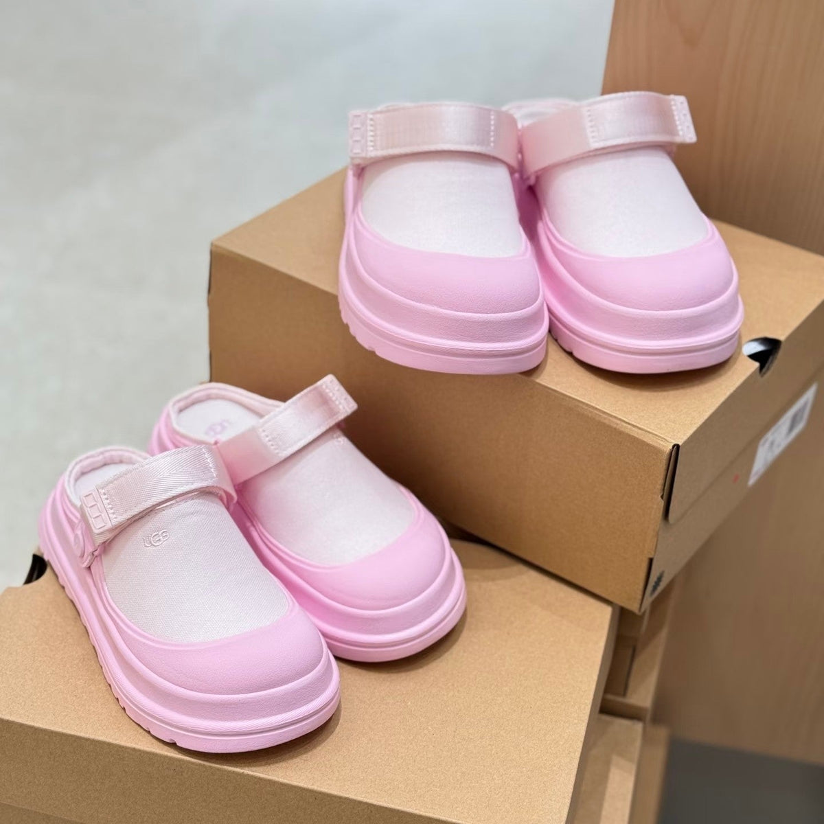 UGG Goldenglow Clog Pink Ivory Canvas 664854