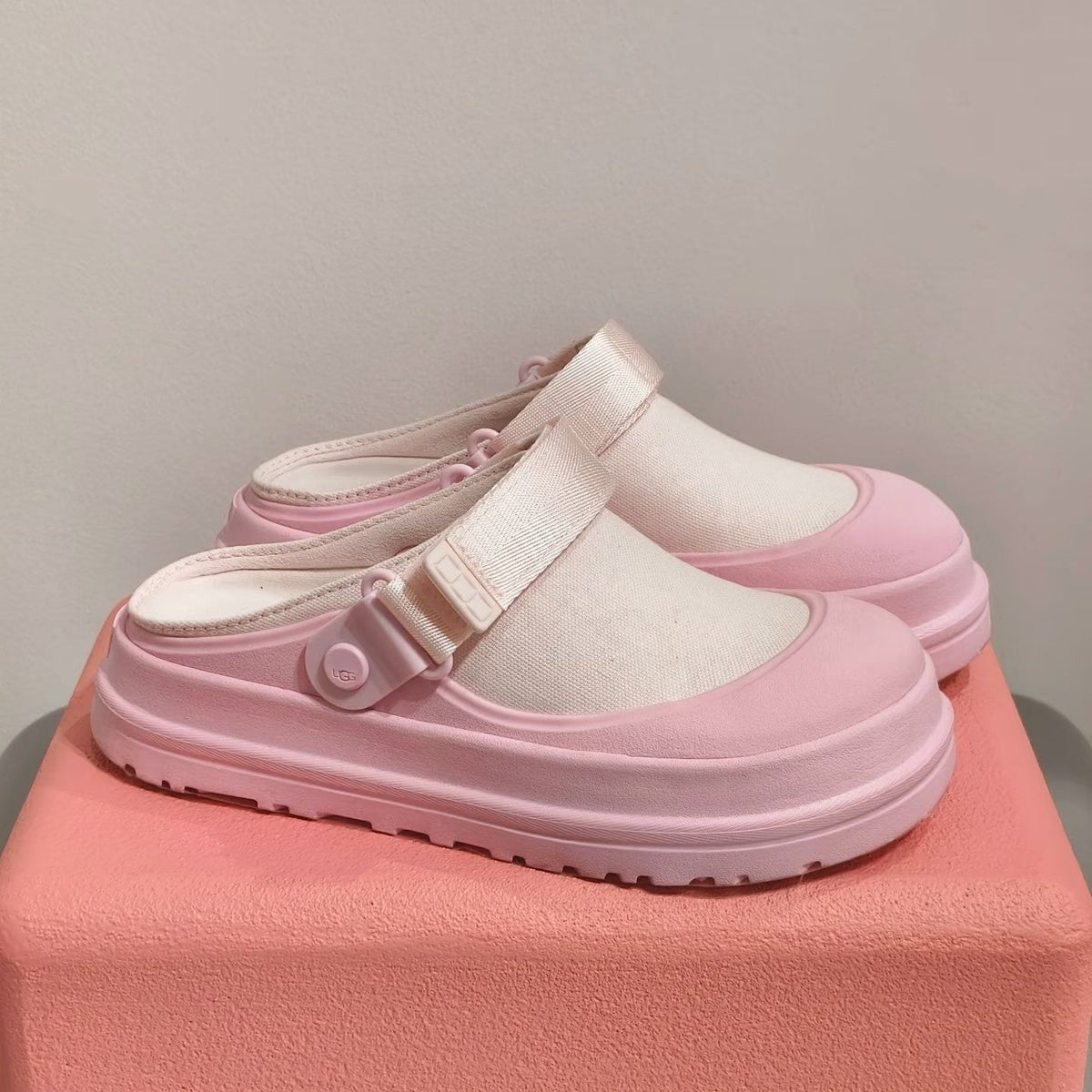 UGG Goldenglow Clog Pink Ivory Canvas 664854