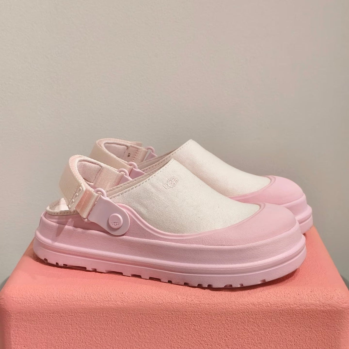 UGG Goldenglow Clog Pink Ivory Canvas 664854