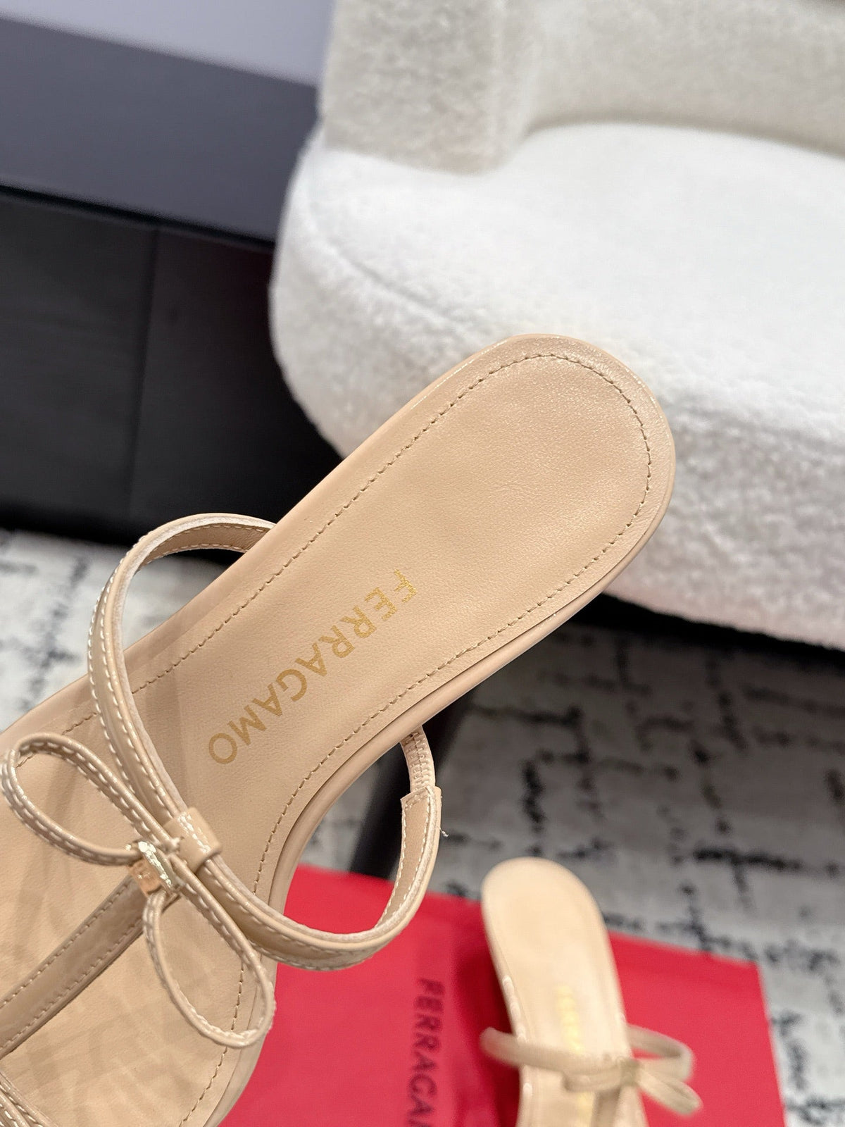 Ferragamo 26s T-strap Slippers Beige Leather 923514