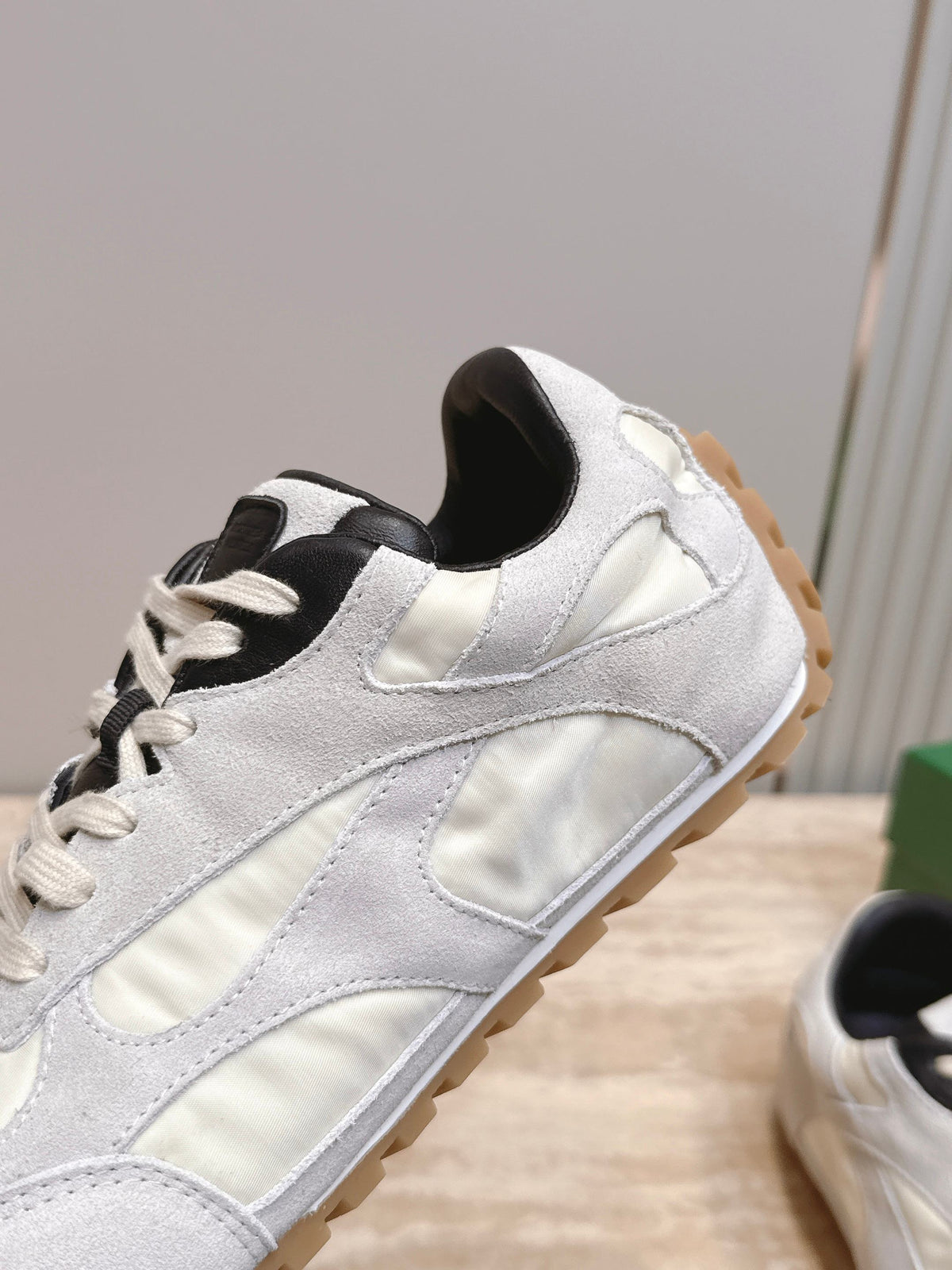 BV Orbit Flash Retro Sneake Light Grey Black Suede 934418