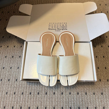 Maison Margiela Tabi Flat Mule White Sheepskin 803753