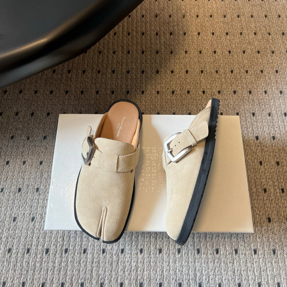 Maison Margiela Tabi Buckle-Fastening Mules Beige Suede 803623