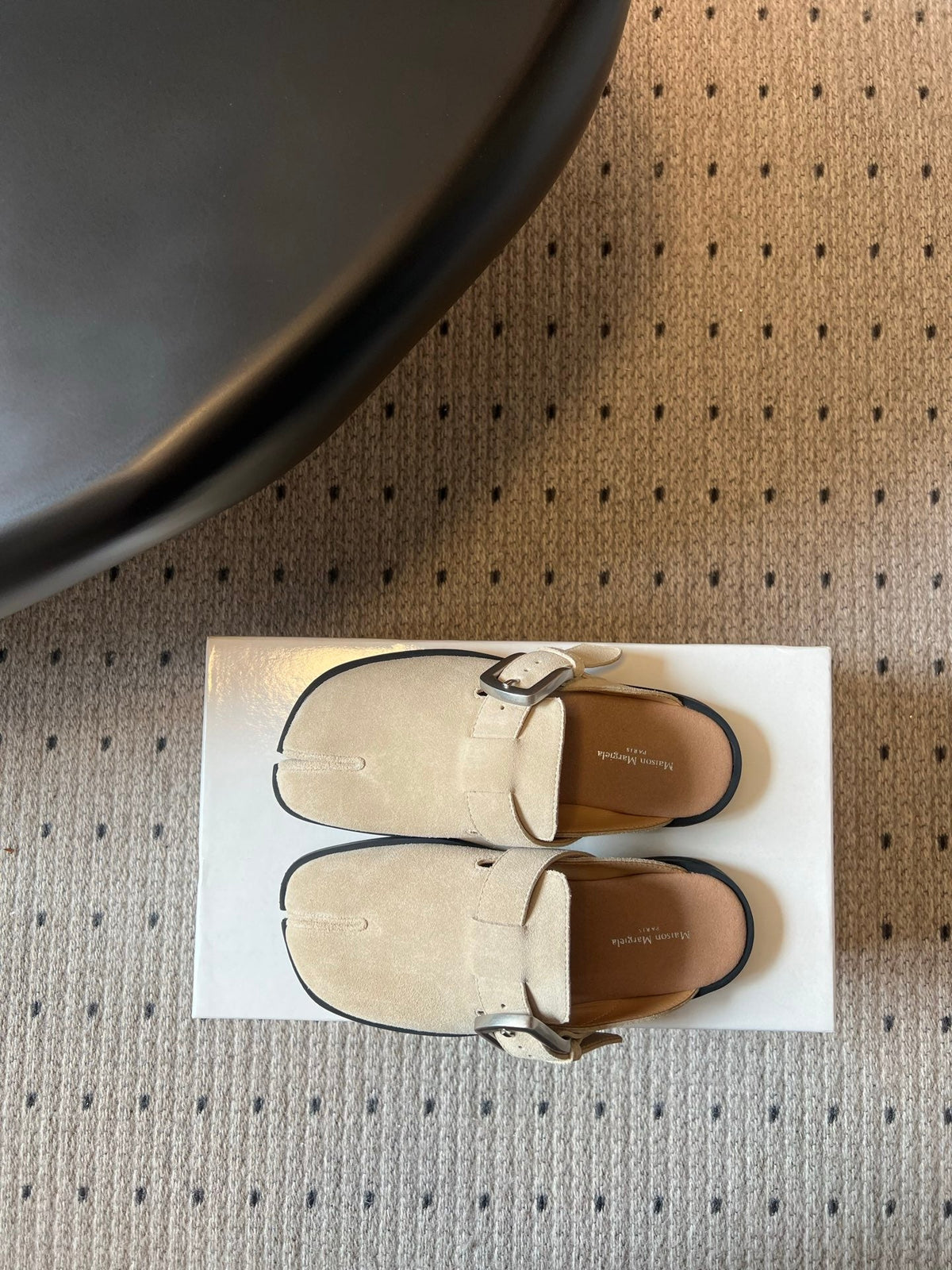 Maison Margiela Tabi Buckle-Fastening Mules Beige Suede 803623