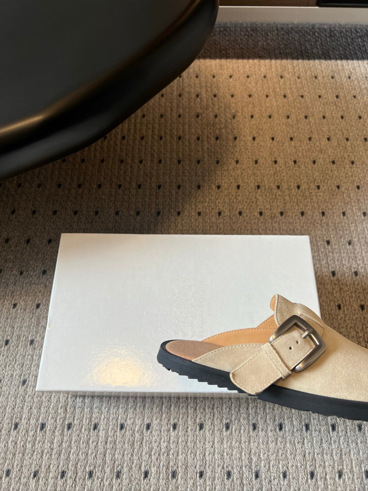 Maison Margiela Tabi Buckle-Fastening Mules Beige Suede 803623