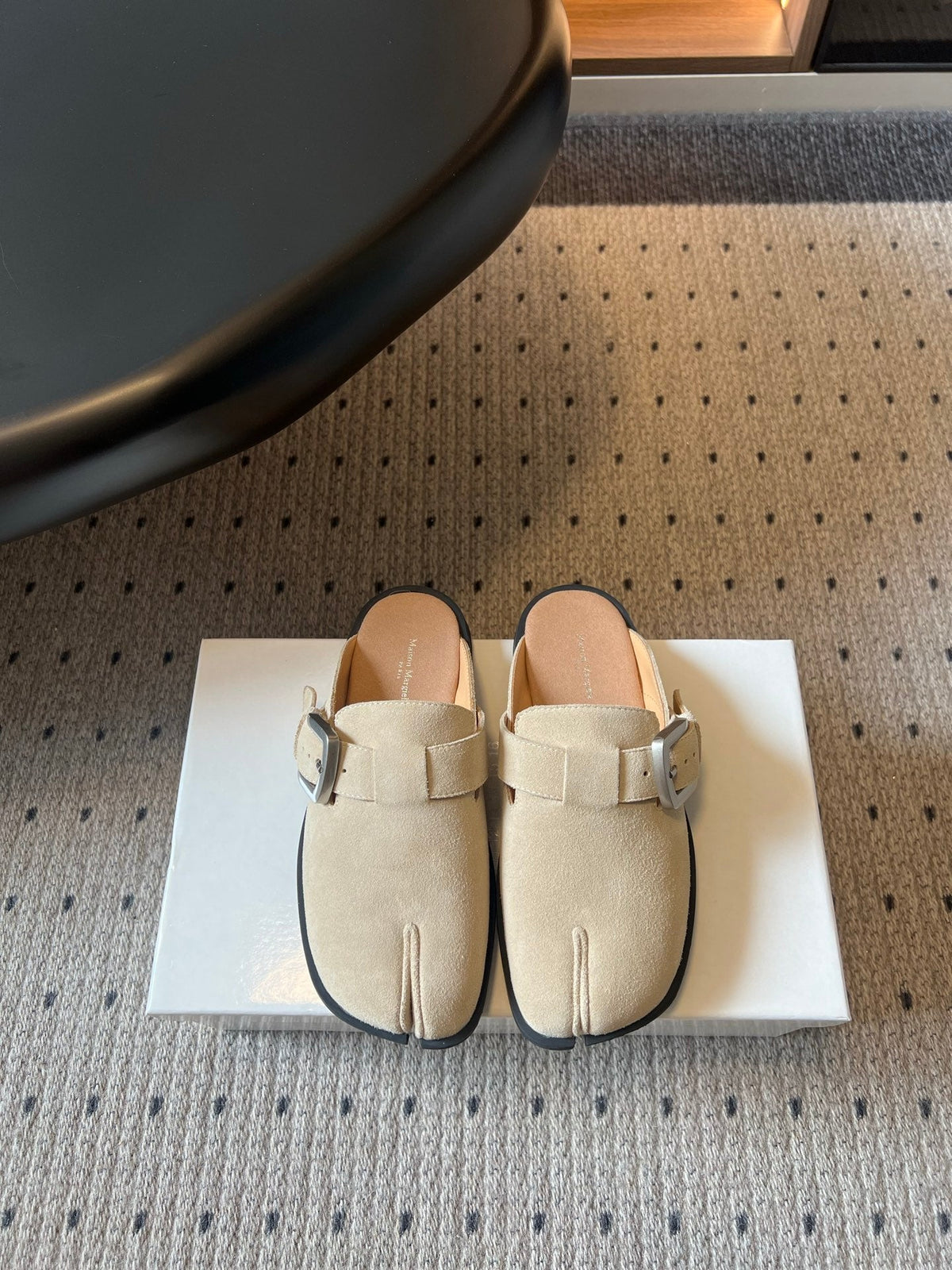 Maison Margiela Tabi Buckle-Fastening Mules Beige Suede 803623