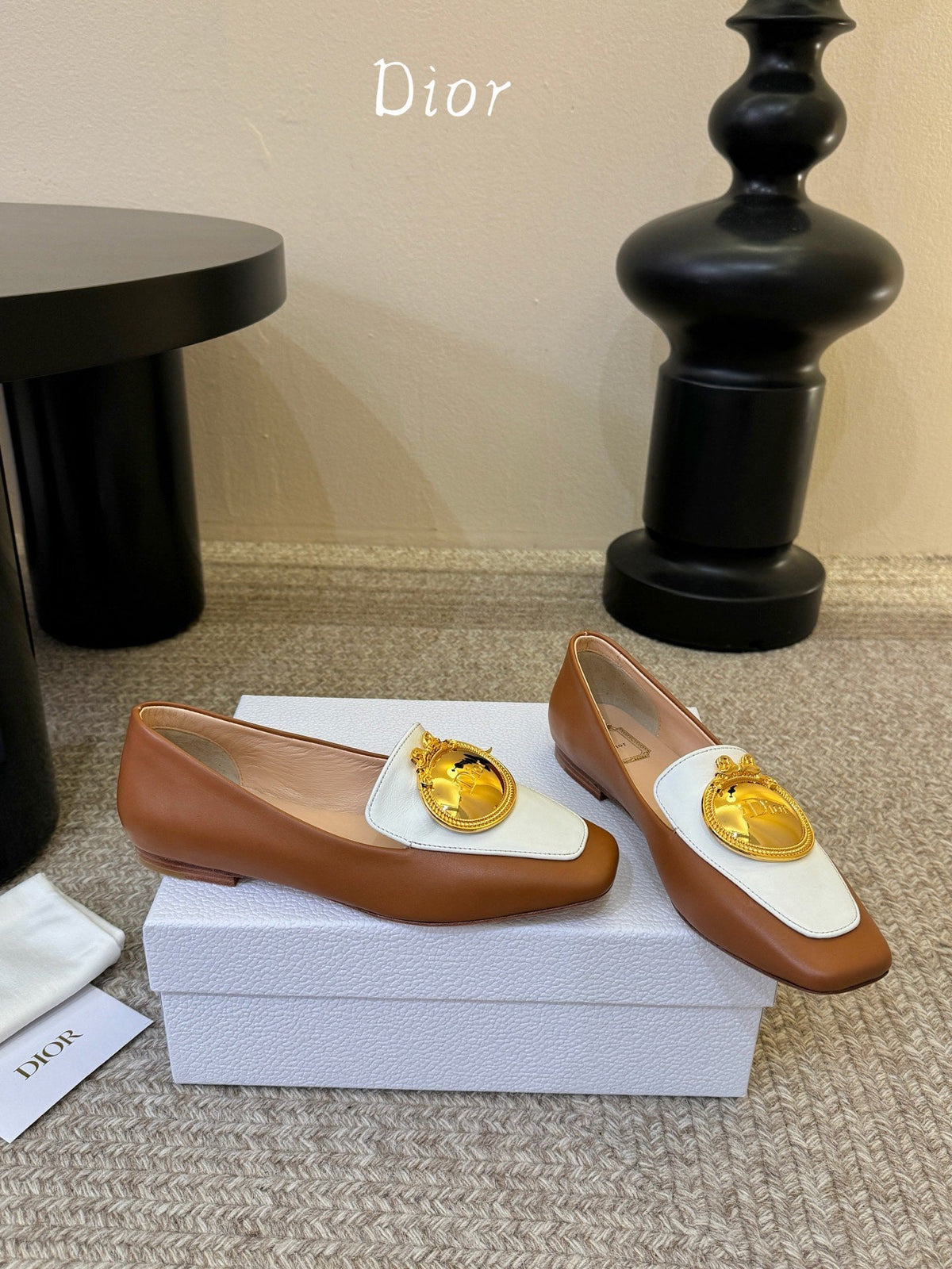 CD Médaillon Loafer Brown White Sheepskin 835716