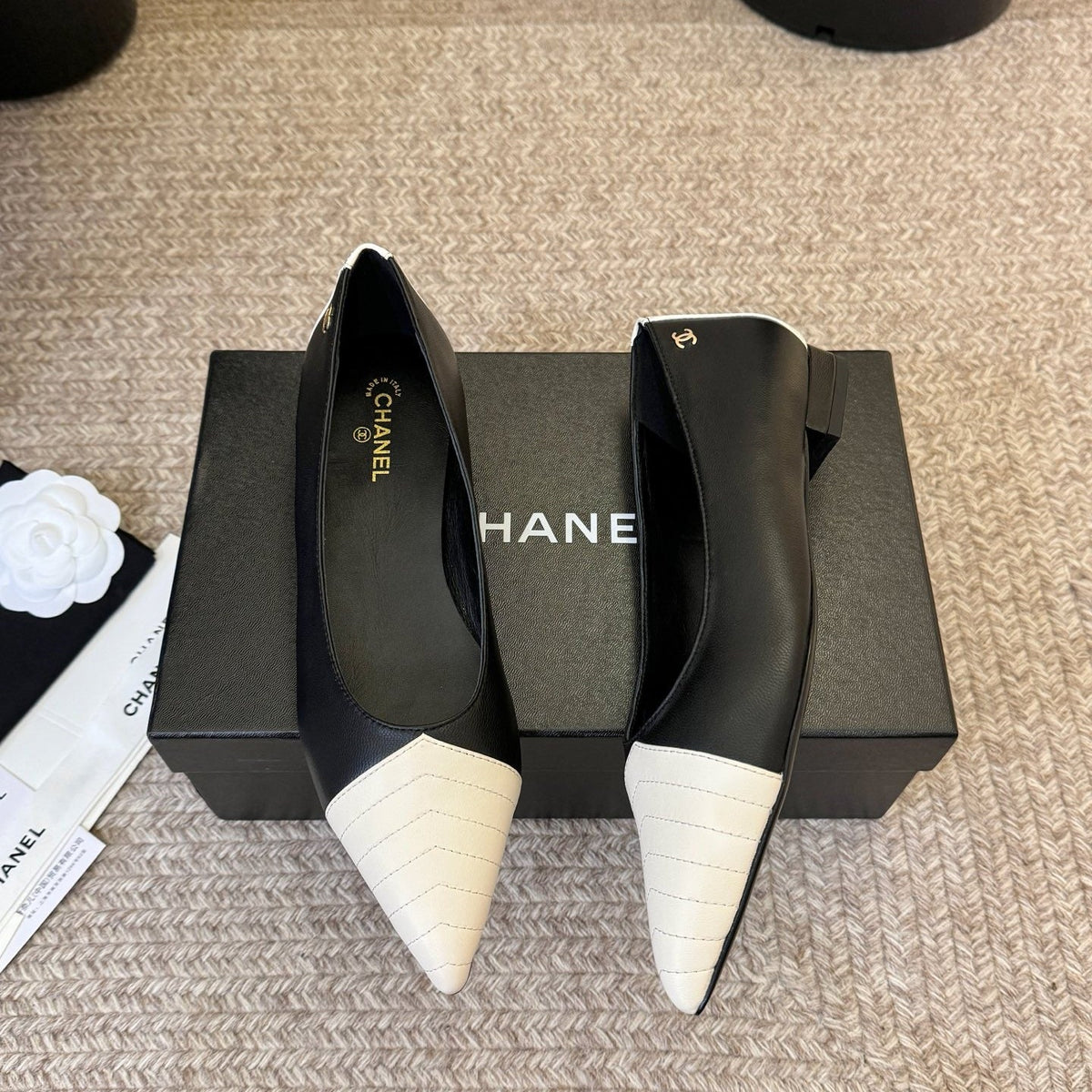 CC 26ss Ballet Flat Black White Lambskin 835690